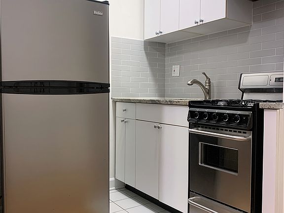 5th image of 25 Jones St APT 1D