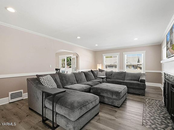 5th image of 338 N 23rd Ave