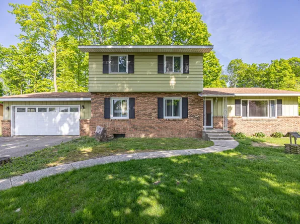 20506 Crestview Dr, Reed City, MI 49677