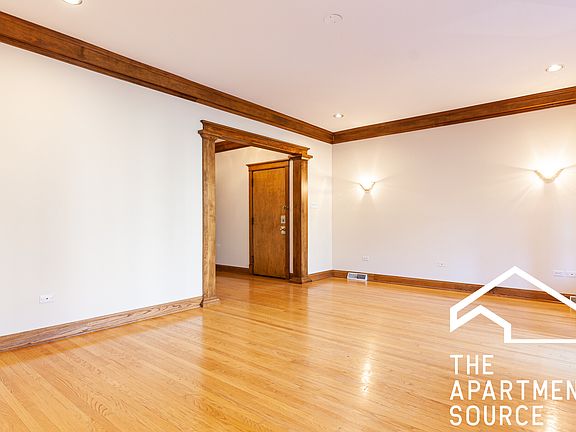 2nd image of 5838 N Kenmore Ave APT 1