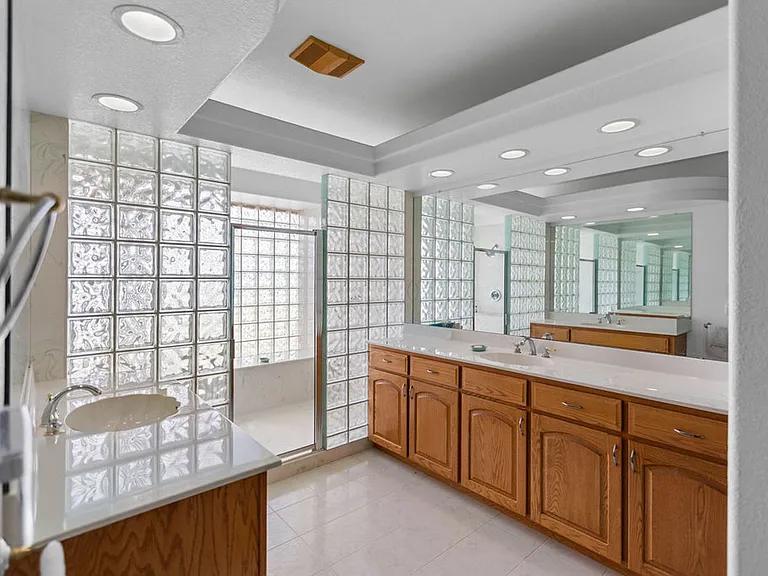 3957 Valley Oak Dr — Photo 9