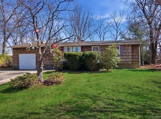 30 Lodge Lane, East Setauket, NY