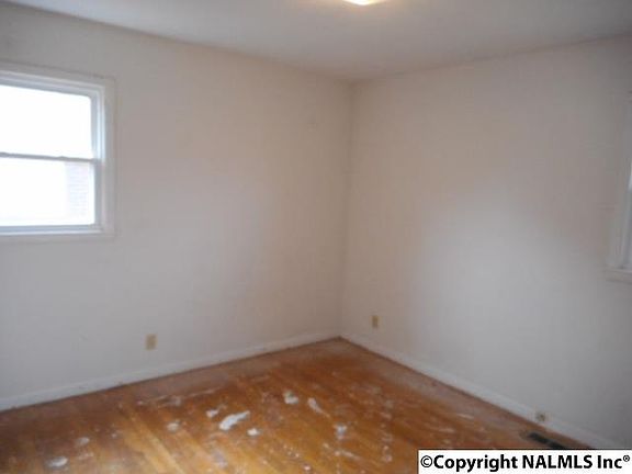 5th image of 4818 Lumary Dr NW