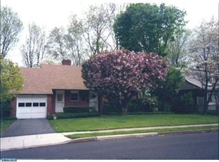 37 Red Oak Rd, Oreland, PA 19075