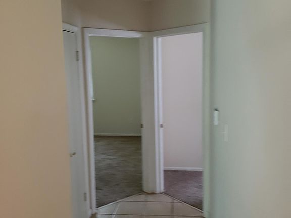 5th image of 462 Cedar Glen Dr