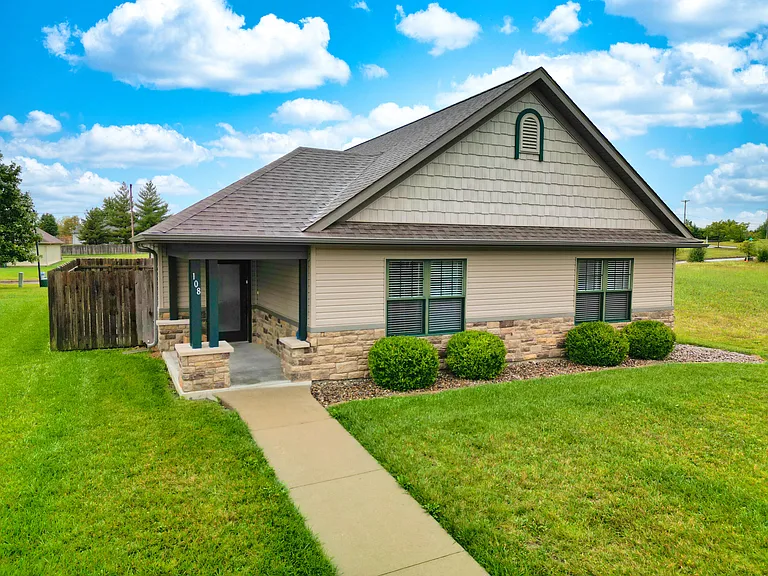 108 Corcoran Dr — Photo 1