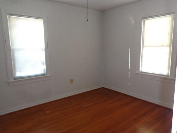 5th image of 2257 Oak Ave