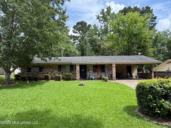 1920 Bienville Dr, Jackson, MS 39212