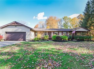 8465 Willow Ln, Chardon, OH 44024