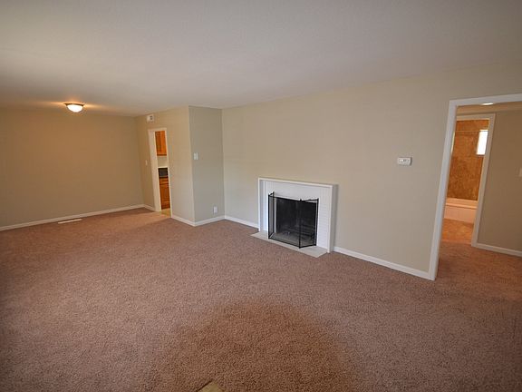 3rd image of 7591 Circle Pkwy