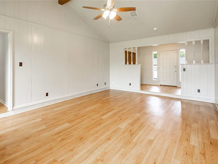 904 Holleman Dr — Photo 10