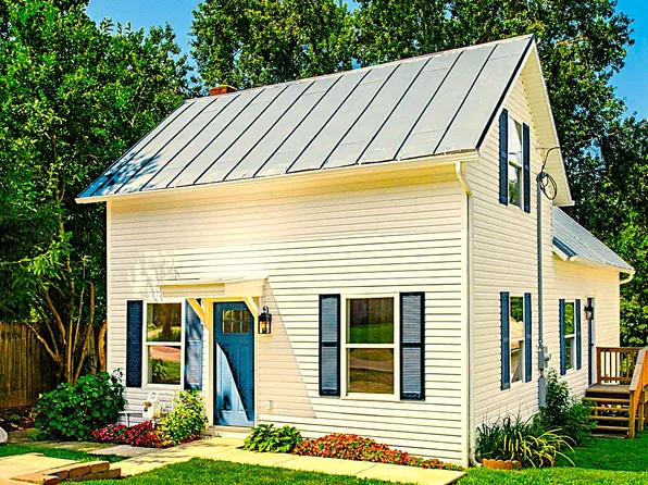 203 N Walnut St, Galena, OH 43021