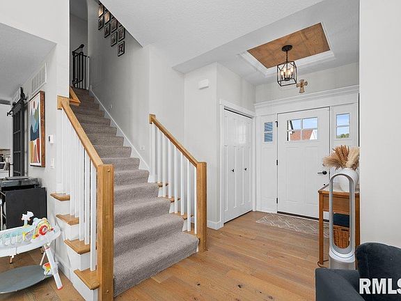 5th image of 115 Park View Dr