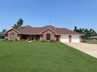 201 S Owen Dr, Mustang, OK 73064