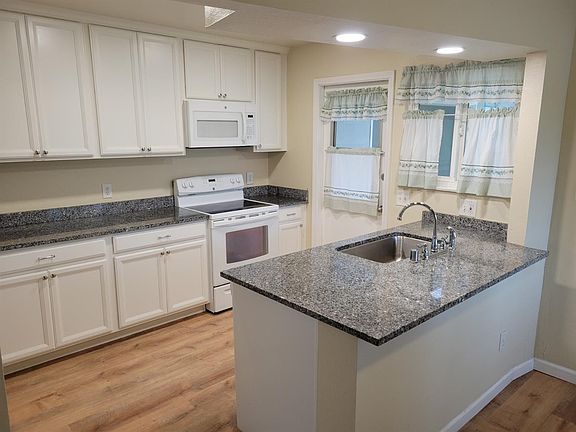 3rd image of 3448 Wemberley Dr