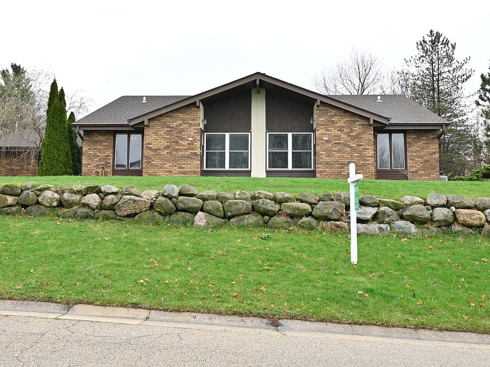 2nd image of 837 Crescent Ln #839