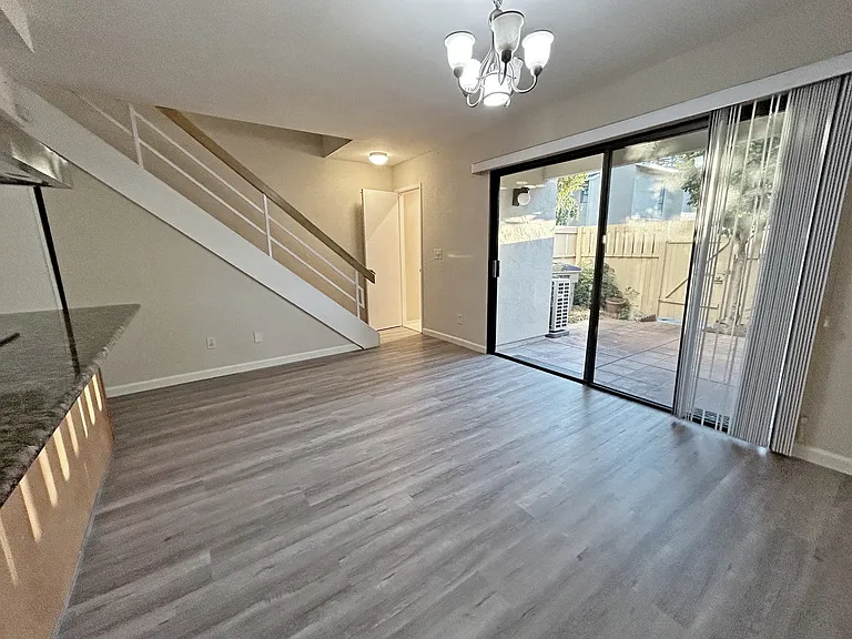 1220 Crescent Ter — Photo 10