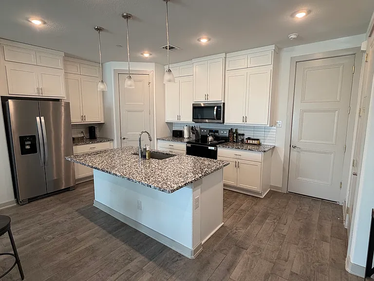 561 Eiseley Dr — Photo 3