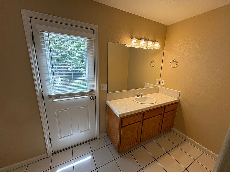 703 W Russell Ave — Photo 39