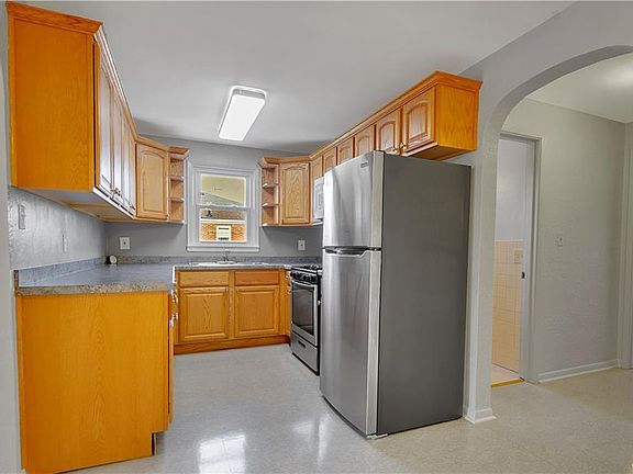 3rd image of 3455 James Ave #2