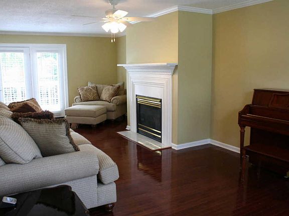 3rd image of 2112 Pewter Dr