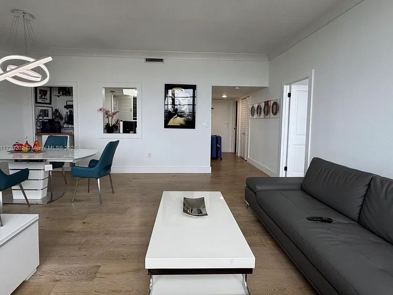 11930 N Bayshore Dr #Penthouse 10 — Photo 10