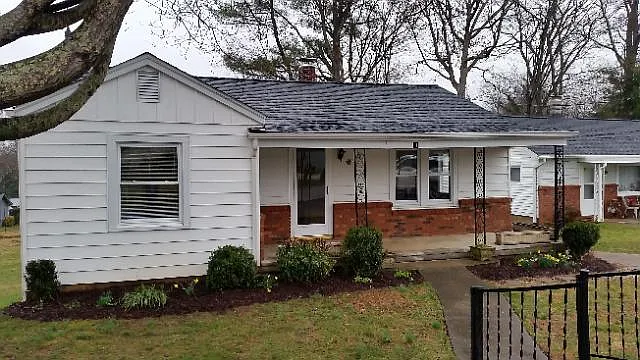 Building Photo - 11 Sandhurst Dr