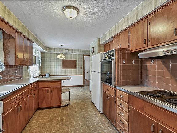 2nd image of 4512 W 225th St