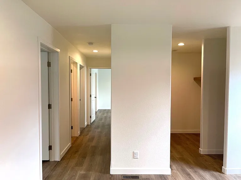 609 Mildred St — Photo 17