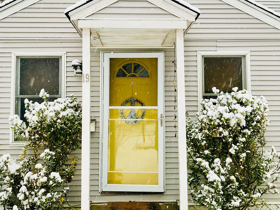1st image of 19 Michaels Ln