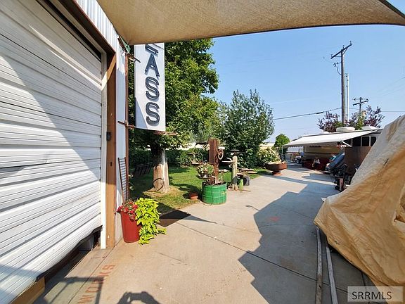 2nd image of 985 E 16th St