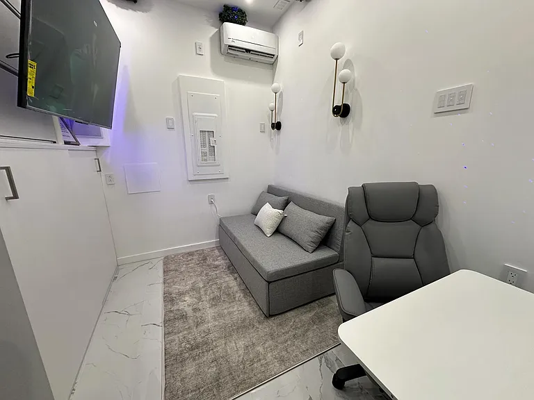 Danforth Ave — Photo 8