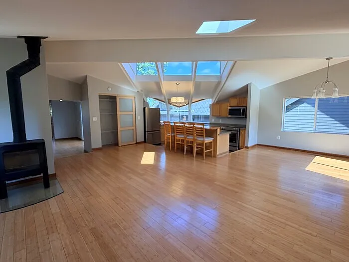 720 NE 34th Pl — Photo 8