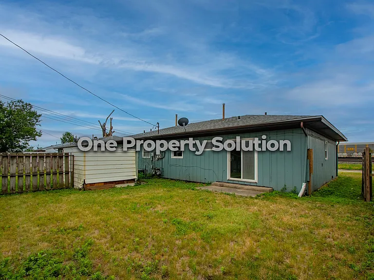 1327 Logan St — Photo 15
