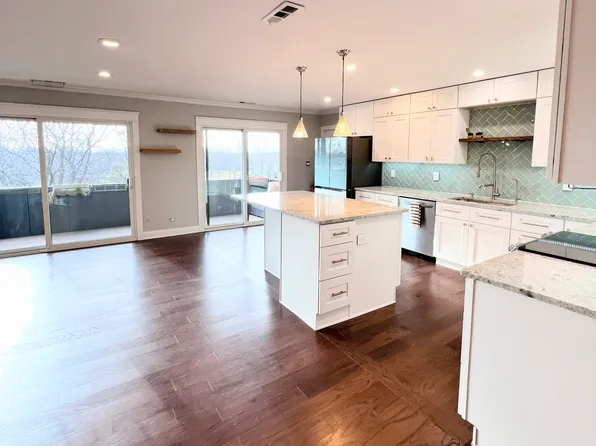 9242 Gross Point Rd APT 405, Skokie, IL 60077