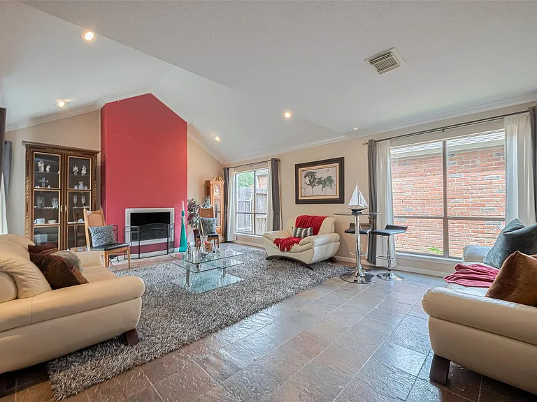 12231 Carriage Hill Dr — Photo 4