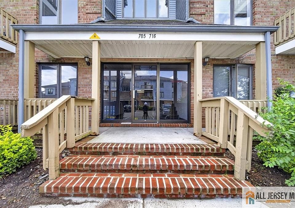 1st image of 710 Peach St