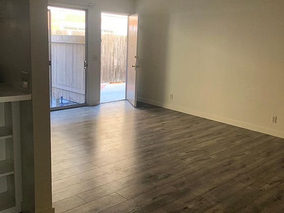 4th image of 3514 Mentone Ave #5