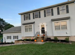 81 River Glen Rd, Shawangunk, NY 12589