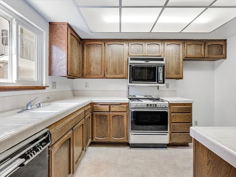 636 E Harvard Rd #C — Photo 3