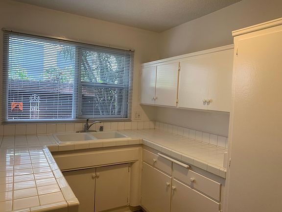 5th image of 866 S Westgate Ave APT 3