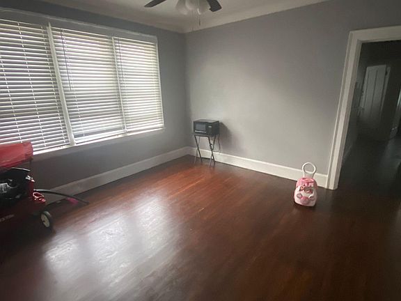 2nd image of 2964 Leslie St #2
