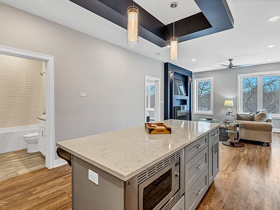 3rd image of 4101 S Drexel Ave #401