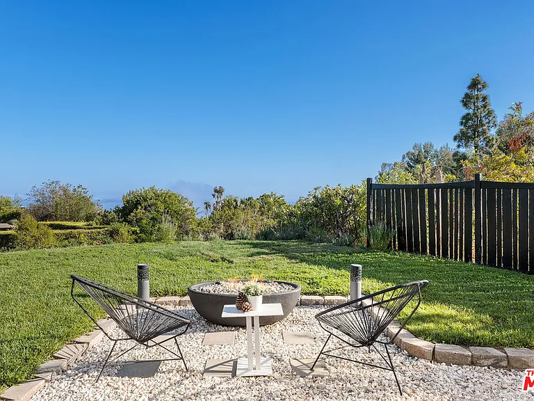 23458 W Moon Shadows Dr — Photo 43