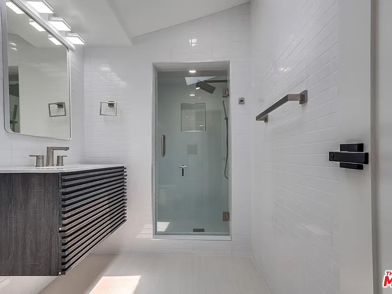 1318 S Longwood Ave — Photo 38
