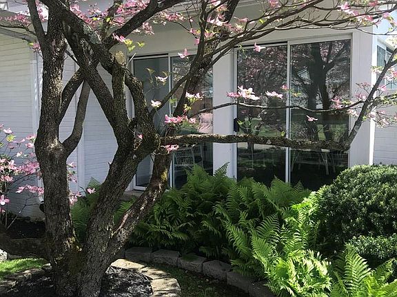 3rd image of 2132 Crestwood Dr