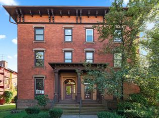 Farmington Place, Hartford, CT 06105