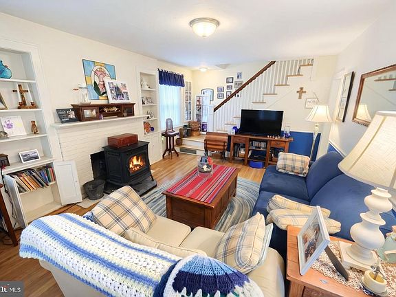 5th image of 272 Frederick St