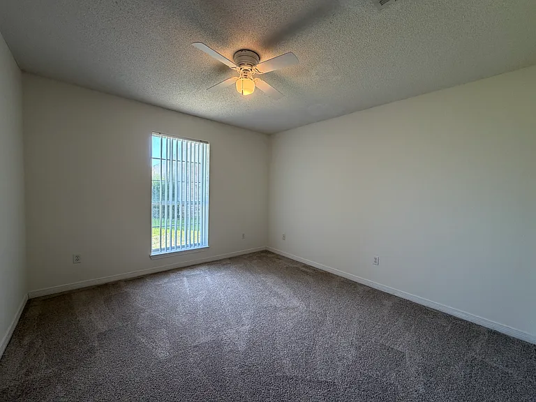 562 Batten Blvd — Photo 12