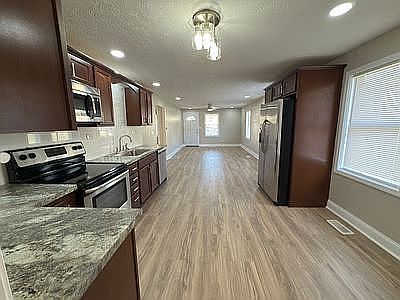 4th image of 704 7th St
